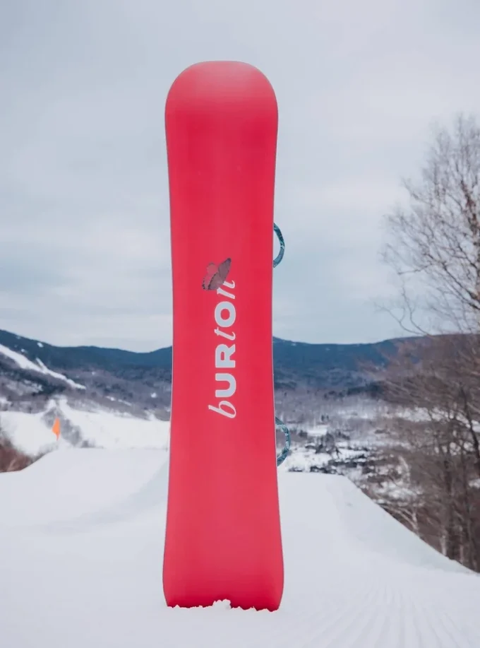 Snowboard Burton Talent Scout Camber pour femmes Snowboard Burton Talent Scout Camber pour femmes