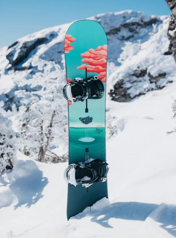 Snowboard Burton Yeasayer Flying V pour femmes Snowboard Burton Yeasayer Flying V pour femmes