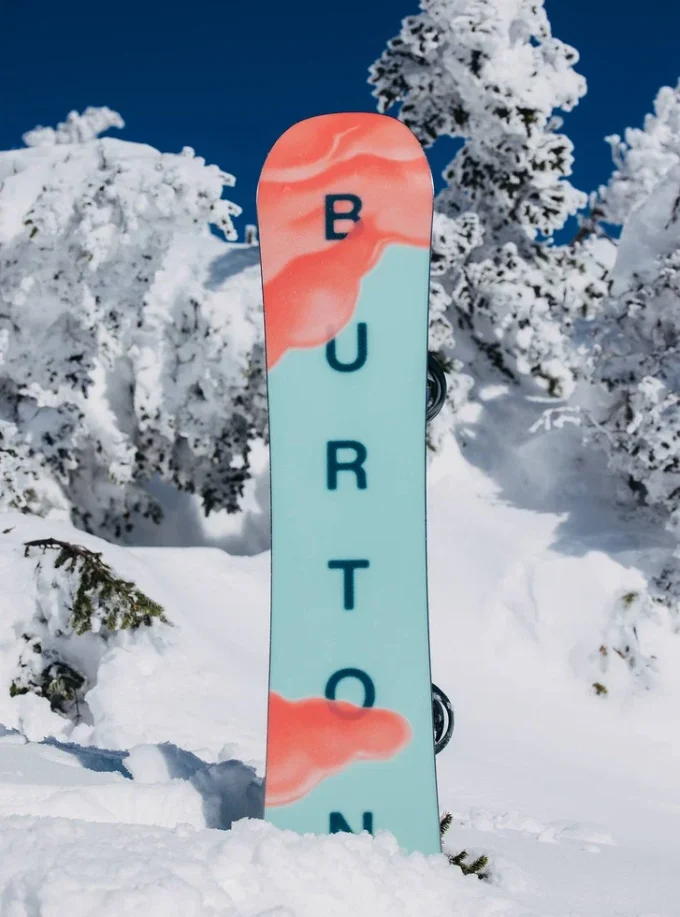 Snowboard Burton Yeasayer Flying V pour femmes Snowboard Burton Yeasayer Flying V pour femmes