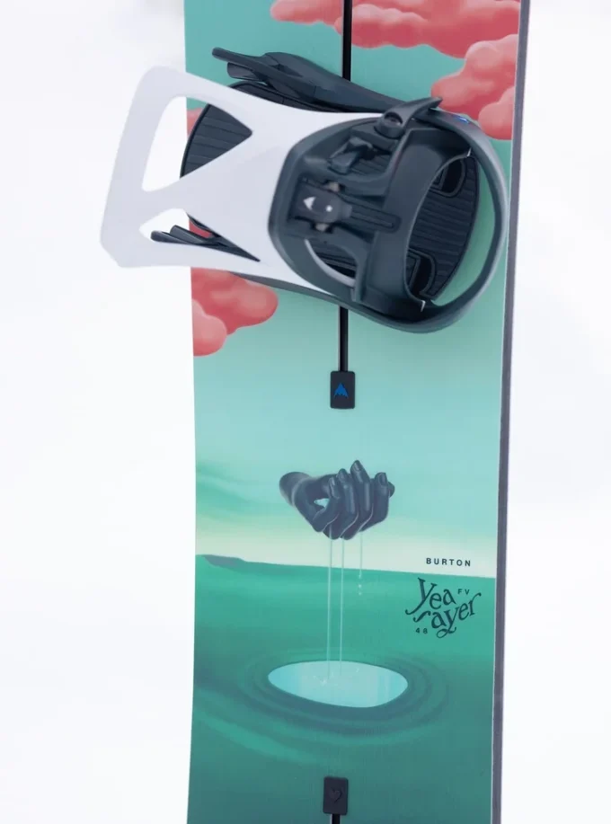Snowboard Burton Yeasayer Flying V pour femmes Snowboard Burton Yeasayer Flying V pour femmes